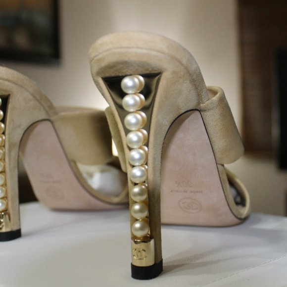 CHANEL Beige Gold Pearl Heel - Picture 8 of 11